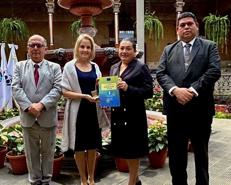 Unión Europea entrega informe al TSE con recomendaciones para proceso electoral 2