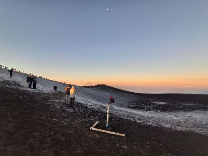 El ascenso al volcán Acatenango se incrementa en estos dos últimos dos meses del año por la visita de turistas nacionales y extranjeros. Foto La Hora: Volcán Acatenango Oficial