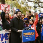 De acuerdo con medios en Estados Unidos, Zohran Mamdami encabeza las encuestas de las elecciones para alcalde en Nueva York. Foto La Hora: EFE