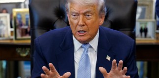 Archivo del presidente de Estados Unidos, Donald Trump, en la Oficina Oval. Foto La Hora: EFE