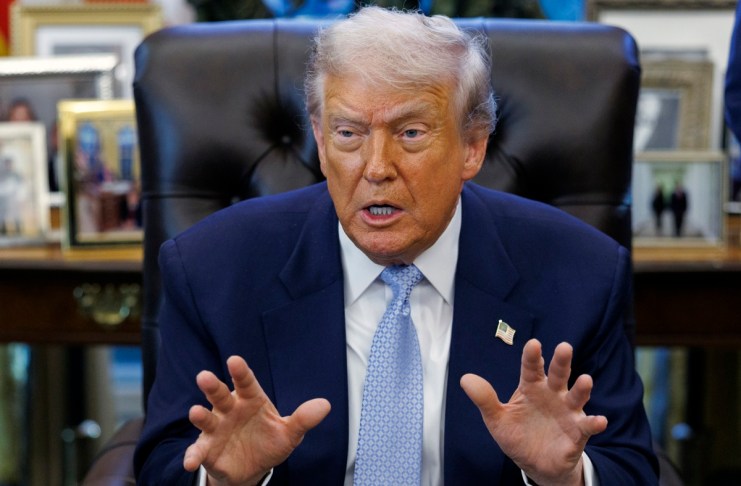 Archivo del presidente de Estados Unidos, Donald Trump, en la Oficina Oval. Foto La Hora: EFE