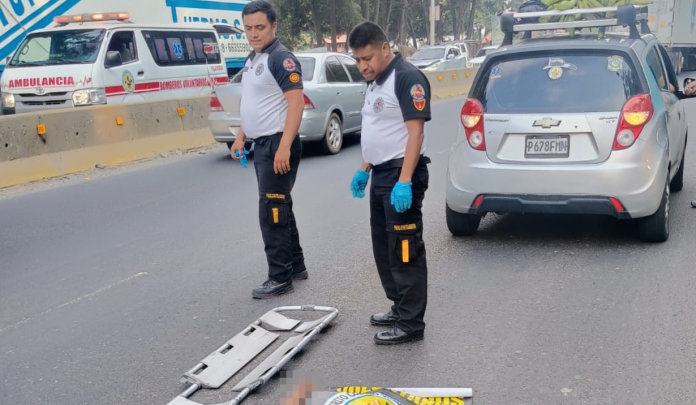 El tráfico se ha visto afectado en ruta al Pacífico trás el accidente en que falleció una mujer.