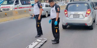 El tráfico se ha visto afectado en ruta al Pacífico trás el accidente en que falleció una mujer.