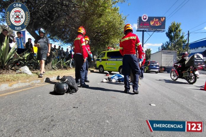accidenteroosevelt Bomberos Municipales atendieron una emergencia por un accidente de tránsito en la calzada Roosevelt. Foto: Bomberos Municipales