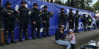 Pocos aficionados han asistido al estadio Manuel Felipe Carrera y se espera que lo haga poco antes de que comience el partido. Foto La Hora: José Orozco