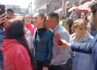 Detienen a hombre que acosó a Claudia Sheinbaum durante recorrido en CDMX Foto: Captura de pantalla video redes sociales