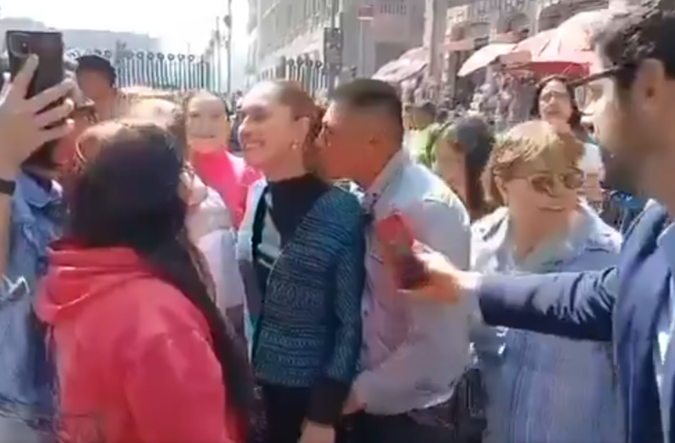 Detienen a hombre que acosó a Claudia Sheinbaum durante recorrido en CDMX Foto: Captura de pantalla video redes sociales