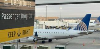 Debido a la escasez de controladores agudizada por el cierre del Gobierno Federal, EE.UU. recortó en un 10 % la oferta de vuelos en 40 grandes aeropuertos, medida que puede eliminar hasta 4.000 correspondencias diarias en el mayor mercado mundial de la aviación comercial. Foto: La Hora/EFE