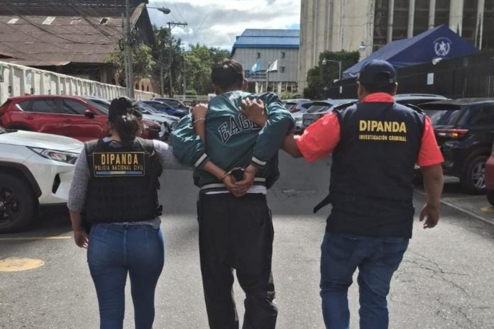 PNC captura a integrante del Barrio 18 señalado de extorsionar a comerciante en San Pedro Ayampuc.