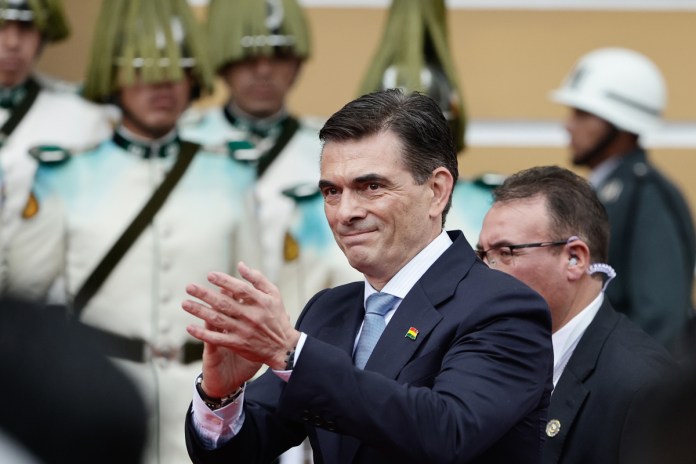 Rodrigo Paz es investido como presidente de Bolivia abriendo 