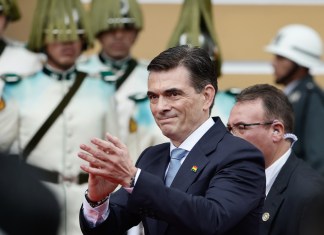 Rodrigo Paz es investido como presidente de Bolivia abriendo "un nuevo ciclo" para el país.