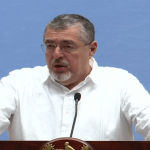 El presidente Bernardo Arévalo reconoce la importancia del acuerdo comercial que elimina aranceles a productos guatemaltecos en Estados Unidos. Foto: Captura de pantalla