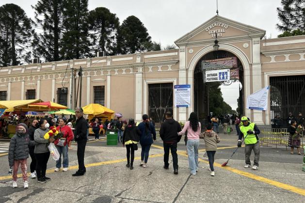 Cementerio General. Foto La Hora: José Orozco.