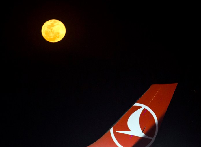 Fotografía de archivo del logo de la aerolínea Turkish Airlines. Foto La Hora: EFE