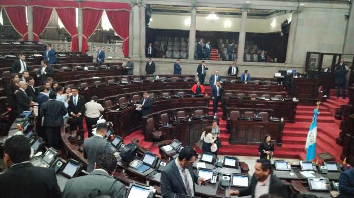 Una facción de la bancada oficial propuso retirar al CACIF. Foto La Hora: Joel Maldonado.