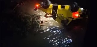 Camión de valores volcado. Foto La Hora: captura de pantalla.