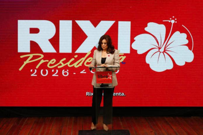 La candidata a la Presidencia de Honduras por el Partido Libertad y Refundación (Libre), Rixi Moncada, habla durante una rueda de prensa este sábado, en Tegucigalpa (Honduras). Foto: La Hora/ EFE/ Gustavo Amador