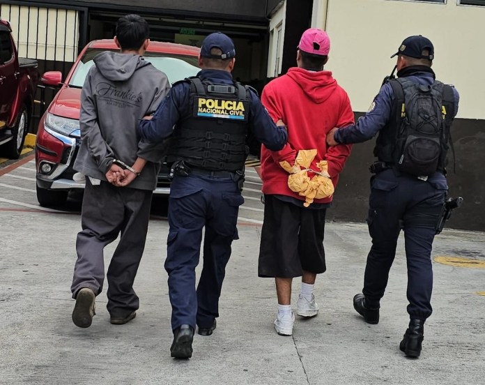 Capturan presuntos integrantes del Barrio 18, quienes habrían participado en un ataque armado registrado en la colonia Carolingia.