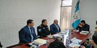 El viceministro de Gobernación, Estuardo Solórzano, comenta por la construcción de la cárcel en Izabal. Foto: La Hora