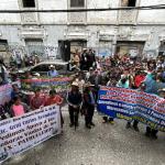 Por la tarde de este martes 11 de noviembre, se registran bloqueos en al menos seis departamentos por parte de veteranos militares. Foto La Hora: Fabricio Alonzo