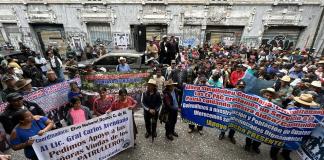 Por la tarde de este martes 11 de noviembre, se registran bloqueos en al menos seis departamentos por parte de veteranos militares. Foto La Hora: Fabricio Alonzo
