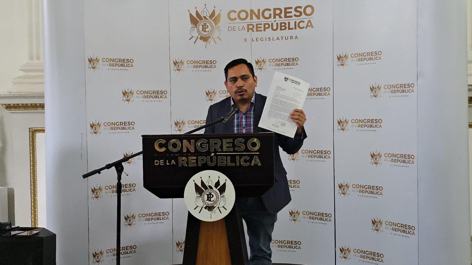Chic pide al Congreso preparar convocatoria para comisión de postulación para magistrados del TSE
