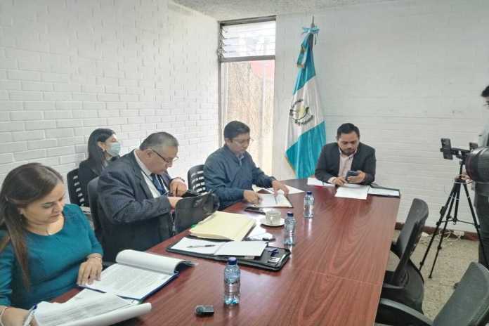El viceministro de Desarrollo Económico Rural, José Antonio López, acude a citación con el diputado José Chic. Foto: La Hora