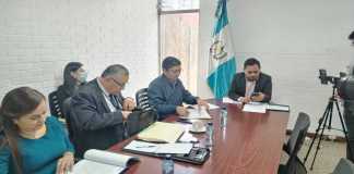 El viceministro de Desarrollo Económico Rural, José Antonio López, acude a citación con el diputado José Chic. Foto: La Hora