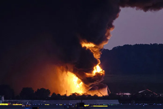 Ascienden a nueve los muertos por el accidente del avión de UPS en Kentucky Accidente aéreo en Kentucky