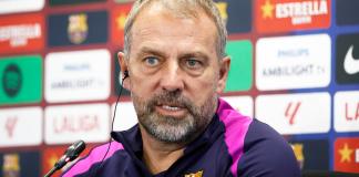 El entrenador del FC Barcelona, Hansi Flick, durante la rueda de prensa después del entrenamiento de la plantilla azulgrana en la Ciudad Deportiva Joan Gamper. EFE/ Andreu Dalmau