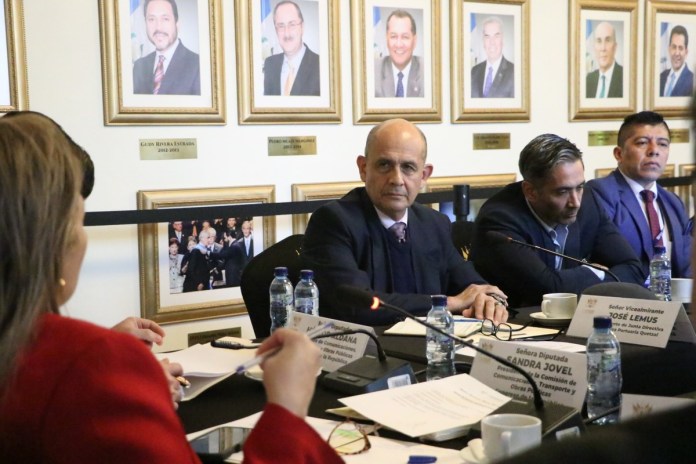 empresaportuariacomision El presidente de la Empresa Portuaria Quetzal, José Lemus, respondió por un equipo para dragar la parte comercial en el puerto. Foto: Congreso de la República