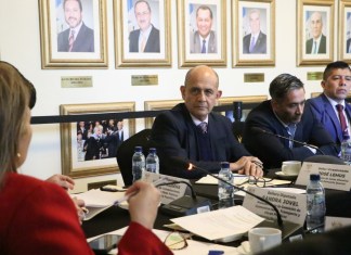 El presidente de la Empresa Portuaria Quetzal, José Lemus, respondió por un equipo para dragar la parte comercial en el puerto. Foto: Congreso de la República