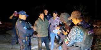 Dos personas fueron expulsadas de territorio nacional tras determinarse que tenían órdenes de captura en México y Honduras. Foto La Hora: PNC