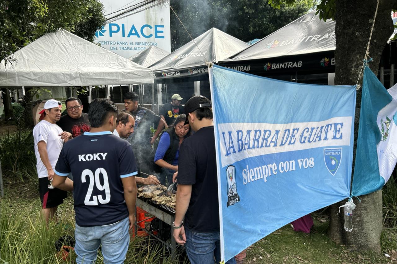 Crece expectativa por para partidos de la selección y aumenta la fila para adquirir boletos