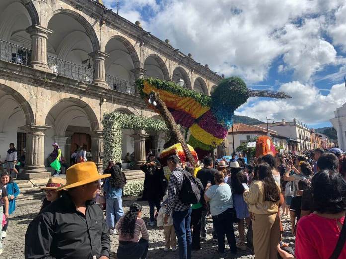 El noveno Festival de las Flores reúne a miles de visitantes en Antigua Guatemala durante este fin de semana. Foto La Hora: Carlos Vicente