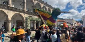 El noveno Festival de las Flores reúne a miles de visitantes en Antigua Guatemala durante este fin de semana. Foto La Hora: Carlos Vicente
