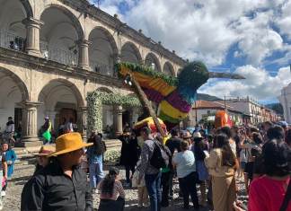 El noveno Festival de las Flores reúne a miles de visitantes en Antigua Guatemala durante este fin de semana. Foto La Hora: Carlos Vicente