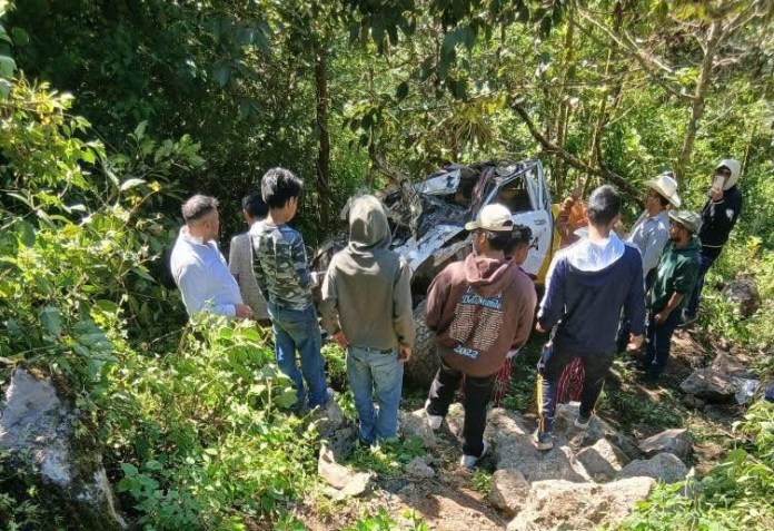 Un accidente de tránsito se reportó en Huehuetenango, en el cual fallecieron al menos ocho personas tras caer a un barranco. Foto La Hora: RRSS