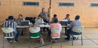 Ciudadanos mexicanos desplazados hacia territorio guatemalteco. Foto La Hora: IGM.