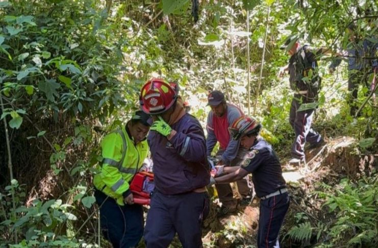 Los Bomberos Municipales Departamentales informaron que la mujer había salido a recoger leña desde el jueves. Foto La Hora: Asonbomd.
