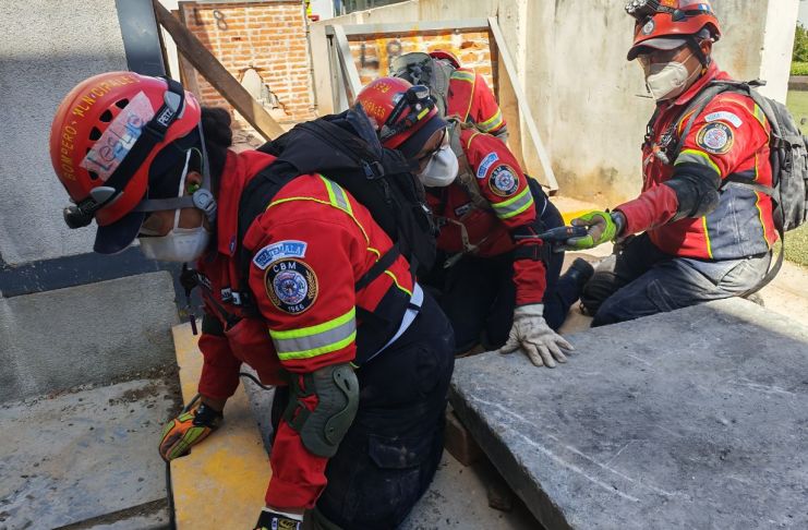 El curso está certificado por los Bomberos Municipales y la Conred. Foto La Hora. Bomberos Municipales