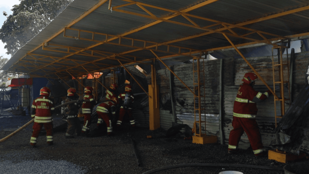 Foto La Hora: Bomberos Municipales