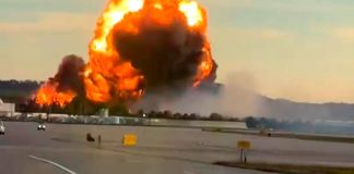 Unas tres personas murieron y once resultaron heridas en el accidente este martes de un avión de carga en Kentucky. Foto La Hora: EFE