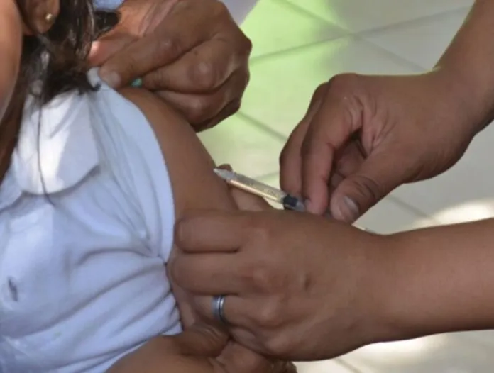 Vacuna_Hexavalente Con una sola dosis, los niños menores de 2, 4, 6 y 18 meses de edad que reciban una dosis de la vacuna Hexavalente pueden protegerse contra seis enfermedades. Foto La Hora; MSPAS