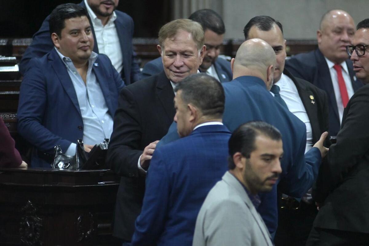 Entre presiones de la CC y oposición, oficialismo consigue junta directiva legislativa de 2026