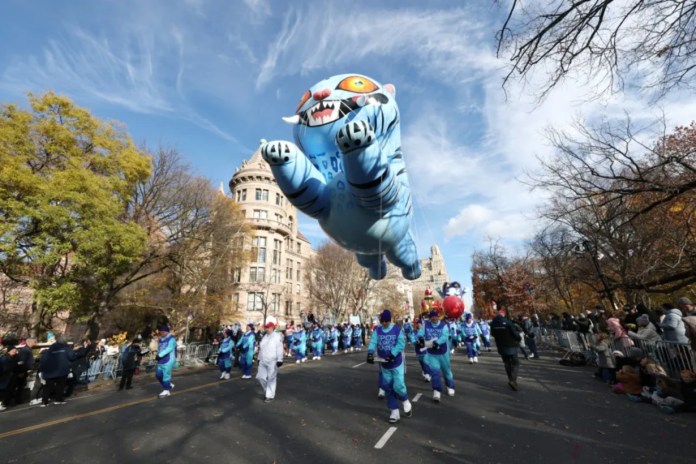 El grupo HUNTR/X protagonizó un momento estelar en el desfile de Macy’s Thanksgiving Day Parade 2025.