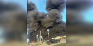 Un avión se estrelló este martes tras despegar del aeropuerto internacional de Muhammad Ali de Louisville. Foto La Hora: EFE