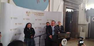 El ministro de Desarrollo, Abelardo Pinto, señala que más de un año ha esperando para llegar a la interpelación en el Congreso. Foto: La Hora
