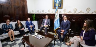 Integrantes de la misión de observación de la OEA se reúnen con el presidente del Congreso, Nery Ramos. Foto: Organismo Legislativo