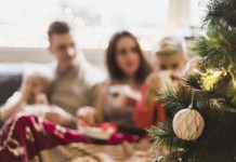 Navidad en familia, más allá de los regalos, momentos que perduran. Foto: Freepik.